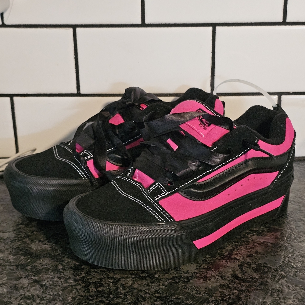 VANS Knu Skate Platform Stacked Sneakers Black Pink Satin Skater Shoes Women 5.5